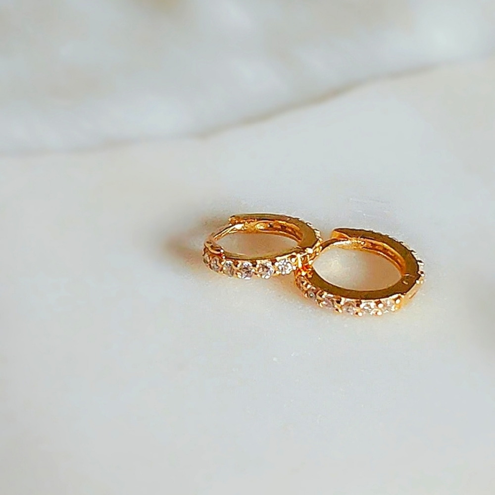 925 Gold Cubic Zirconia Huggie Hoop Earrings, NWOT - Great Gift 🎁